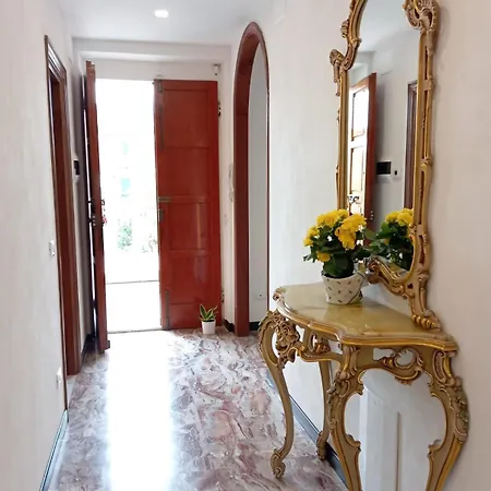 Casa Gina, *